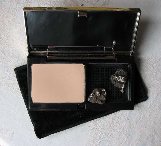 YSL Le Teint Touche Eclat Foundation Compact BR20 Review, Swatch